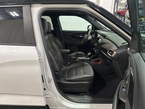 Used 2022 Chevrolet TrailBlazer RS w/ Sun and Liftgate Package image 13