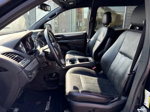 Used 2017 Dodge Grand Caravan GT FWD image 12