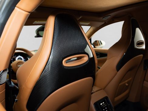 Used 2026 Aston Martin DBX S AWD/4WD image 7