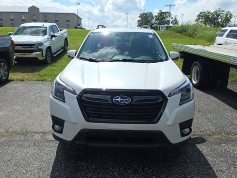 Used 2023 Subaru Forester Limited AWD/4WD image 2