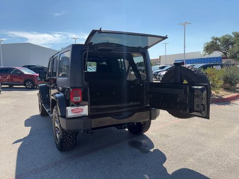 Used 2016 Jeep Wrangler Unlimited Sahara w/ Max Tow Package AWD/4WD image 26