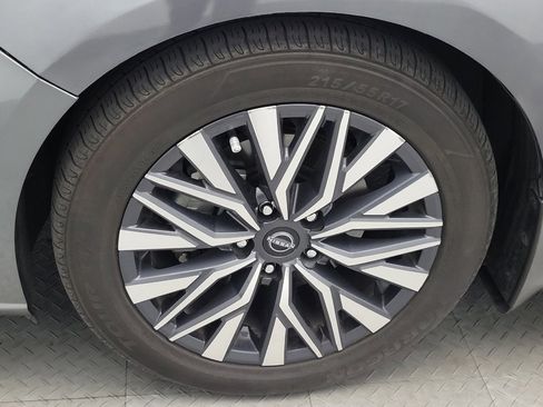 Used 2023 Nissan Altima 2.5 SV w/ SV Premium Package FWD image 31