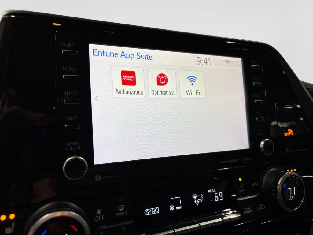Used 2021 Toyota Highlander XLE FWD image 24