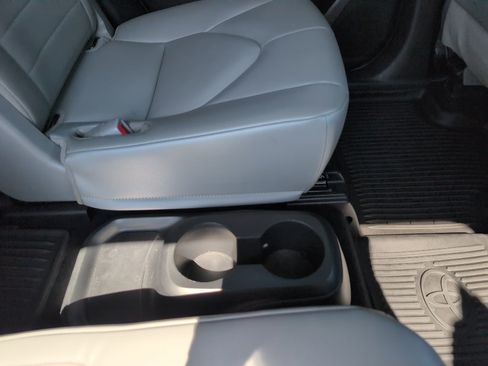 Used 2022 Toyota Highlander XLE image 13