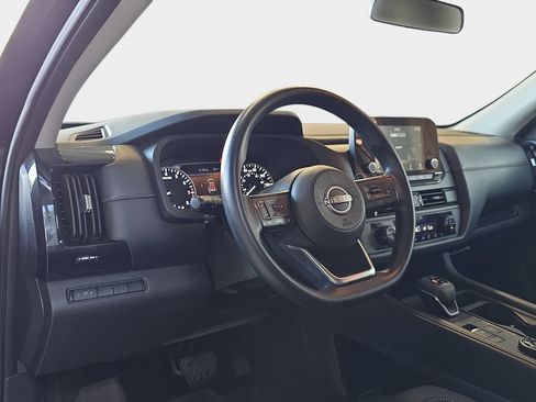 Used 2024 Nissan Pathfinder S AWD/4WD image 17