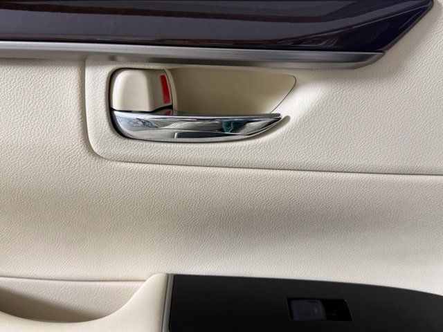Used 2016 Lexus ES 350 w/ Luxury Package w/Wood Trim FWD image 23
