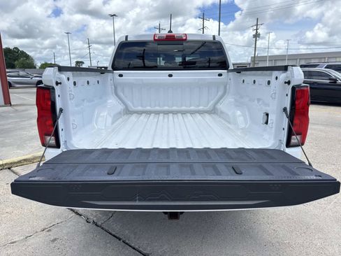 Used 2024 Chevrolet Colorado Z71 w/ Z71 Convenience Package 2 AWD/4WD image 8