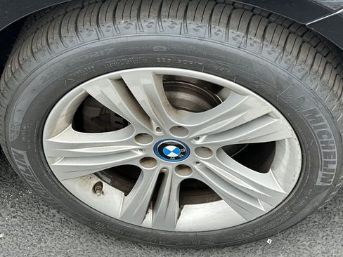 Used 2017 BMW 330e image 11