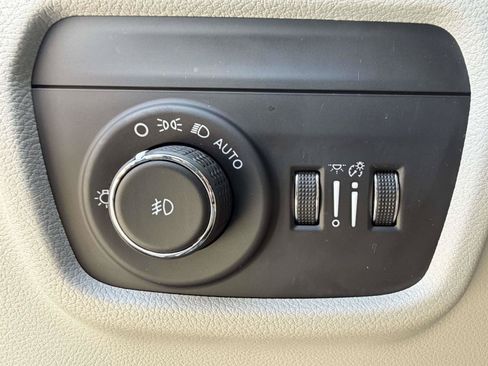 Used 2021 Jeep Grand Cherokee L Overland w/ Luxury Tech Group IV AWD/4WD image 24