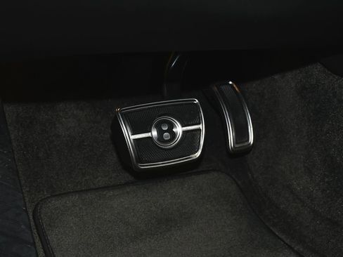 Used 2019 Bentley Bentayga AWD/4WD image 17