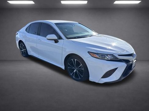 Used 2018 Toyota Camry SE FWD image 11