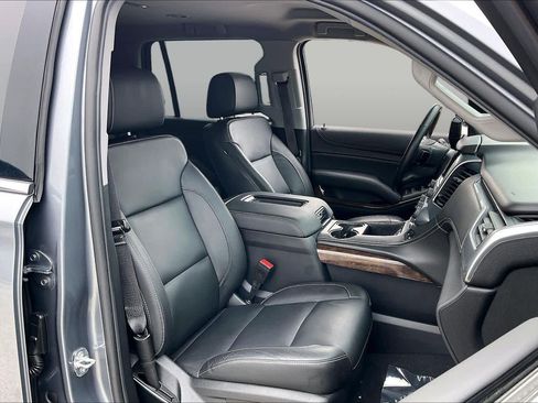 Used 2020 Chevrolet Tahoe LT w/ Luxury Package RWD image 8