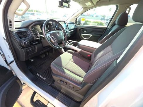 Used 2024 Nissan Titan SV w/ SV Convenience Package AWD/4WD image 14
