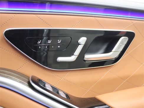 Used 2022 Mercedes-Benz S 580 4MATIC Sedan w/ AMG Line Package image 33