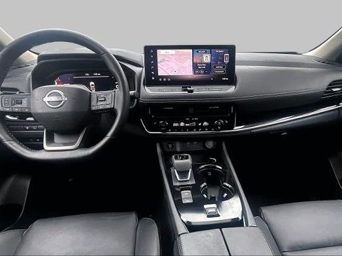 Certified 2025 Nissan Rogue SL w/ Tech Package FWD image 16