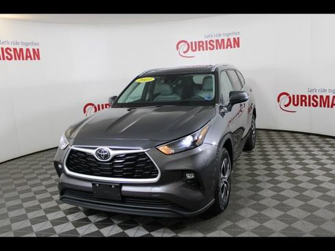 Used 2023 Toyota Highlander XLE FWD image 1
