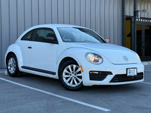 Used 2018 Volkswagen Beetle 2.0T S FWD image 3