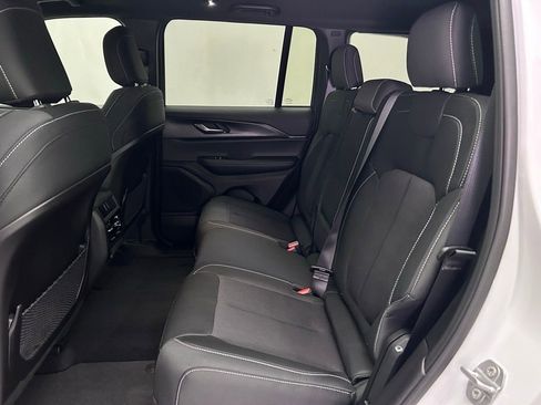 New 2025 Jeep Grand Cherokee Laredo w/ Trailer Tow Package image 19