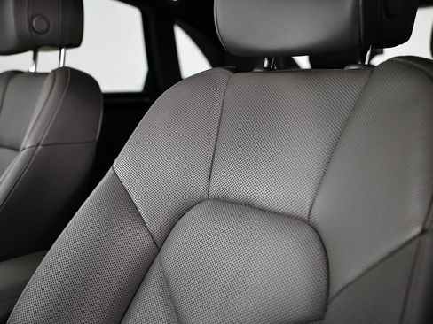 Used 2021 Porsche Macan image 22