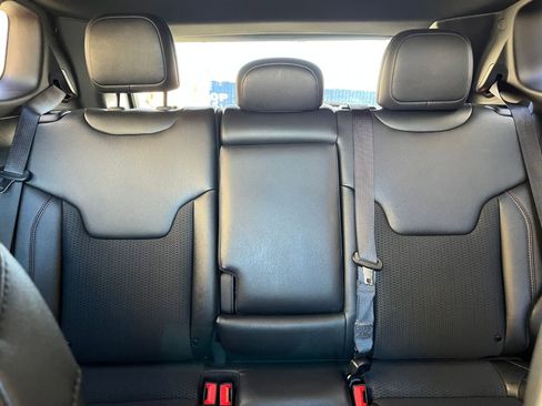 Used 2025 Jeep Compass Trailhawk image 37