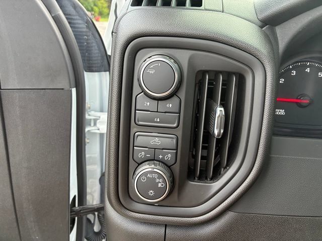 Used 2025 Chevrolet Silverado 2500 W/T AWD/4WD image 18