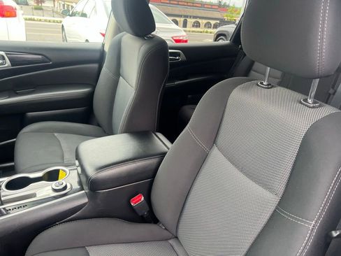 Used 2019 Nissan Pathfinder SV AWD/4WD image 12