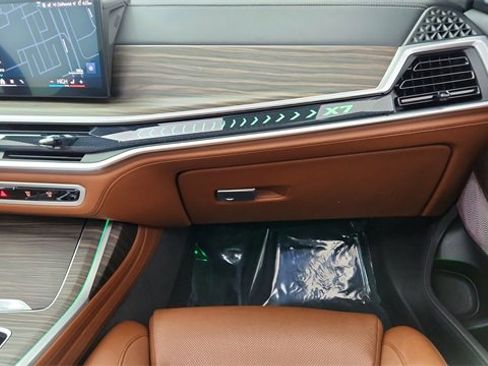 Used 2024 BMW X7 xDrive40i w/ Executive Package image 41