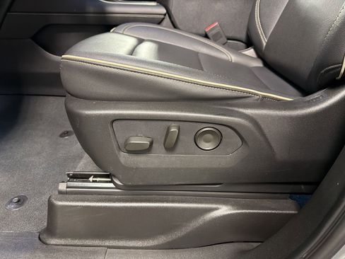 Used 2024 Chevrolet Suburban Premier RWD image 12