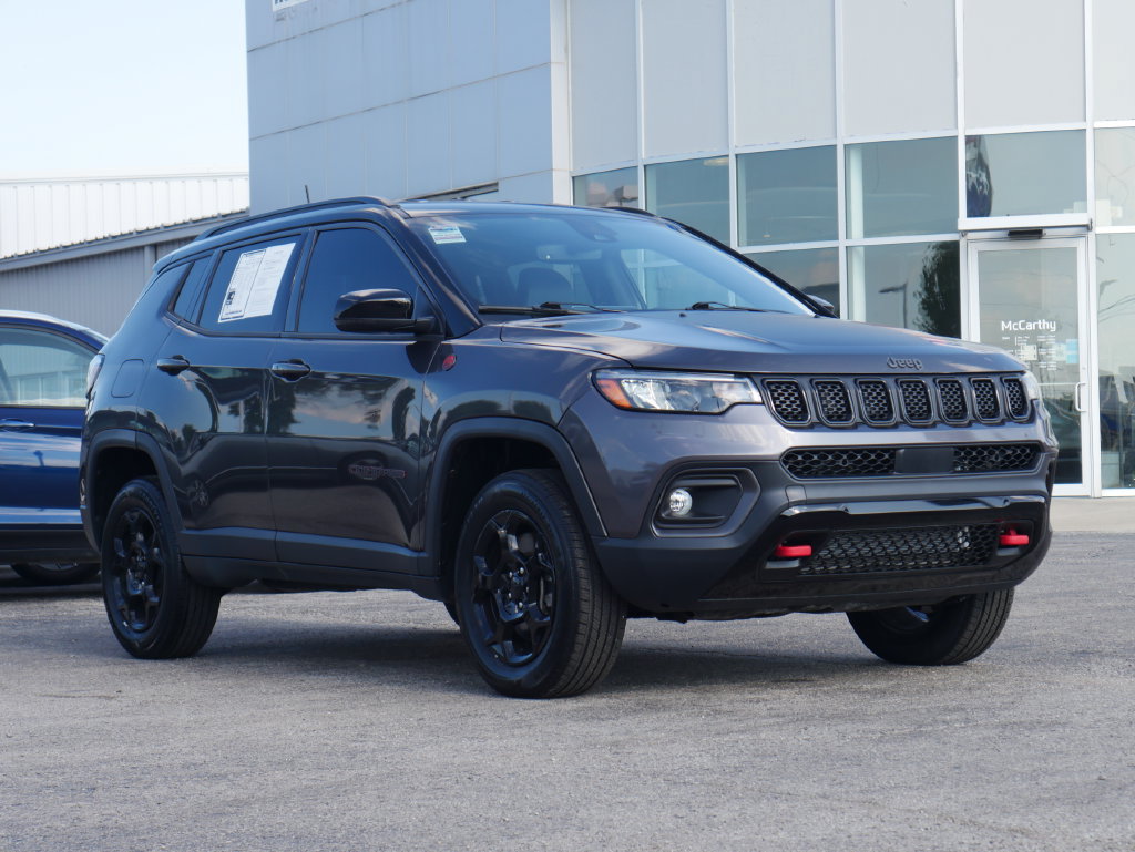 Used 2024 Jeep Compass Trailhawk AWD/4WD image 2