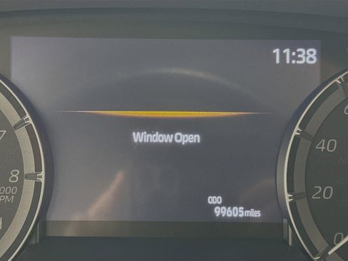 Used 2020 Toyota Highlander XLE image 16