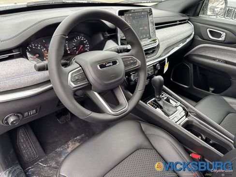 New 2026 Jeep Compass Latitude image 12