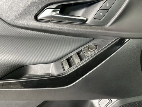 New 2026 Chevrolet Equinox LT w/ Convenience Package II FWD image 23