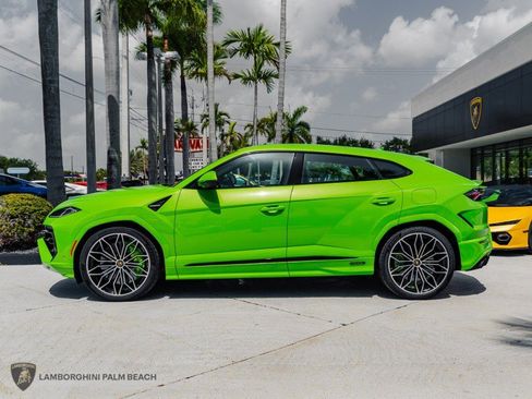 Used 2025 Lamborghini Urus SE AWD/4WD image 2