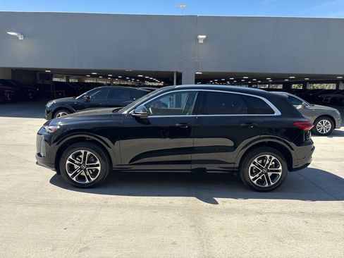 Used 2025 Audi Q5 Premium w/ Convenience Package image 9