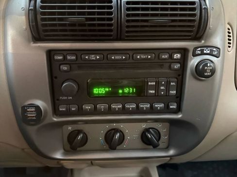 Used 2005 Ford Explorer Sport Trac XLS image 25