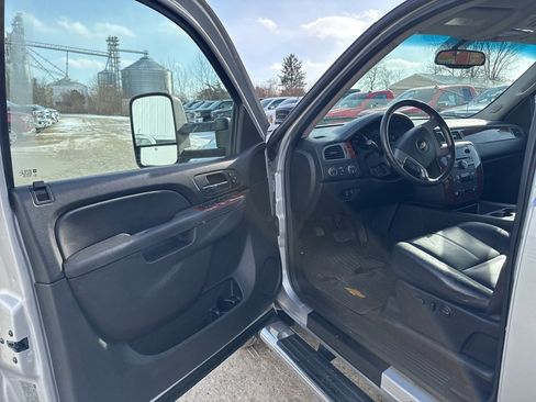Used 2011 Chevrolet Silverado 3500 LTZ image 13