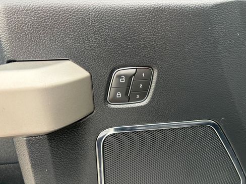 Used 2019 Ford F150 Lariat w/ Equipment Group 502A Luxury AWD/4WD image 11