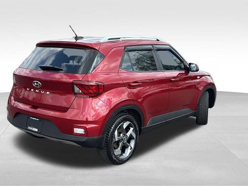 Used 2023 Hyundai Venue Limited FWD image 7