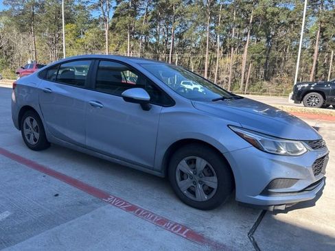 Used 2017 Chevrolet Cruze LS image 2