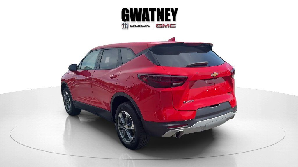 Used 2025 Chevrolet Blazer LT FWD image 5
