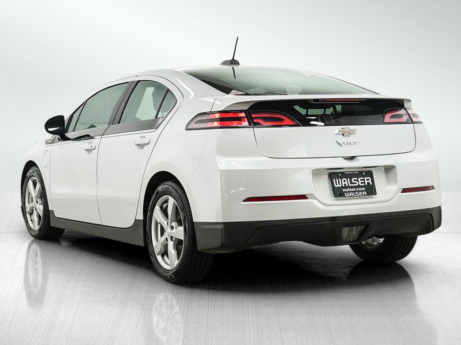 Used 2015 Chevrolet Volt Premium w/ Premium Trim Package FWD image 3