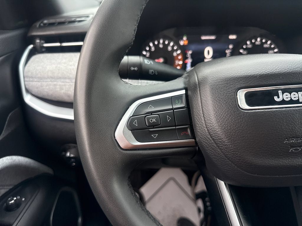 Used 2024 Jeep Compass Latitude AWD/4WD image 39