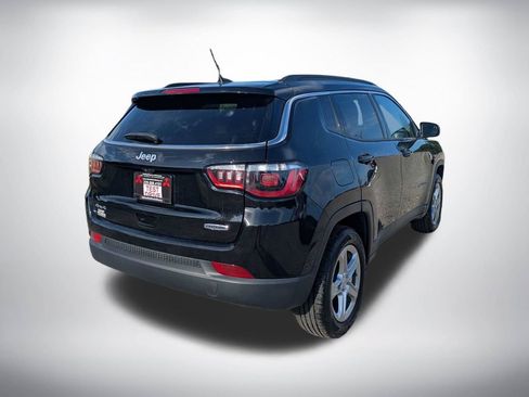 Used 2024 Jeep Compass Latitude AWD/4WD image 3