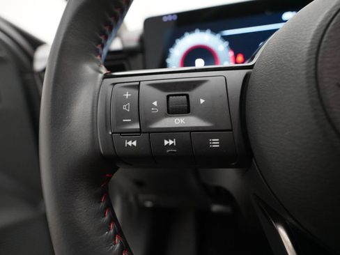 Used 2025 Nissan Kicks SR AWD/4WD image 17