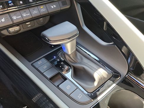 New 2025 Hyundai Elantra Limited image 26