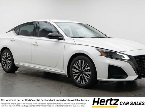Used 2025 Nissan Altima 2.5 SV image 1