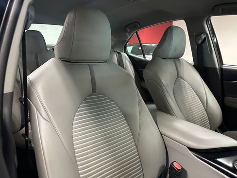 Used 2018 Toyota Camry SE FWD image 26