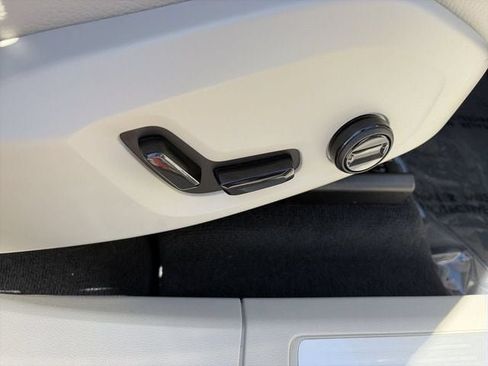 Certified 2024 Volvo XC60 B5 Plus w/ Protection Package Premier AWD/4WD image 11
