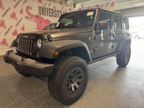 Used 2016 Jeep Wrangler Unlimited Rubicon w/ Connectivity Group AWD/4WD image 6