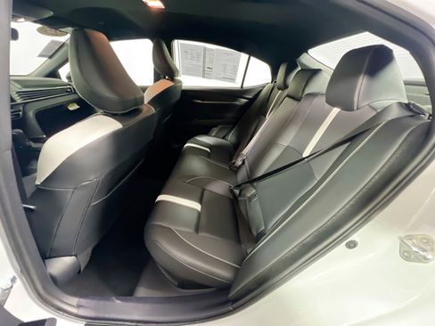 Used 2025 Toyota Camry SE image 29